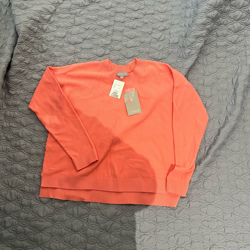 Brand new soft knit, I haven’t worn it so I’m selling it.
